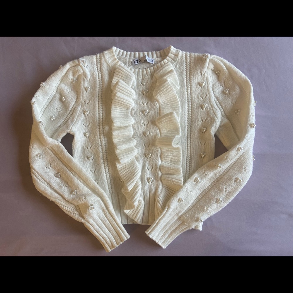 Knit sweater with pearls